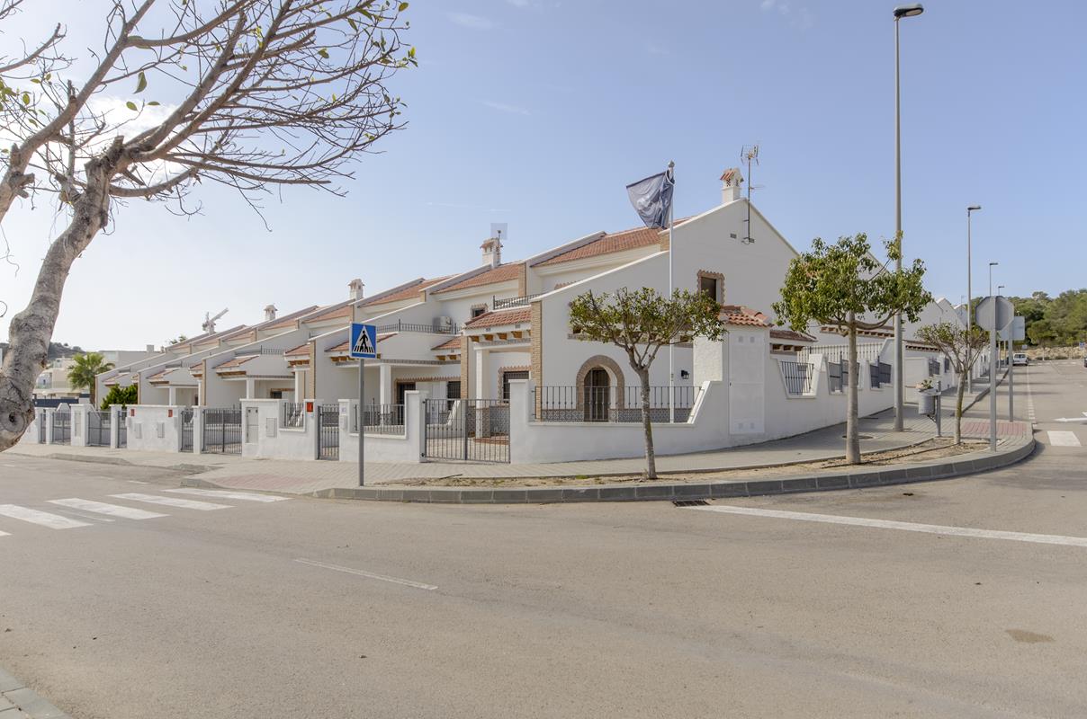 Maisons de style espagnol jamais habitées San Miguel de Salinas