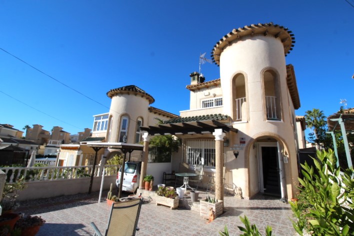 Freistehende Villa in El Galan zu verkaufen