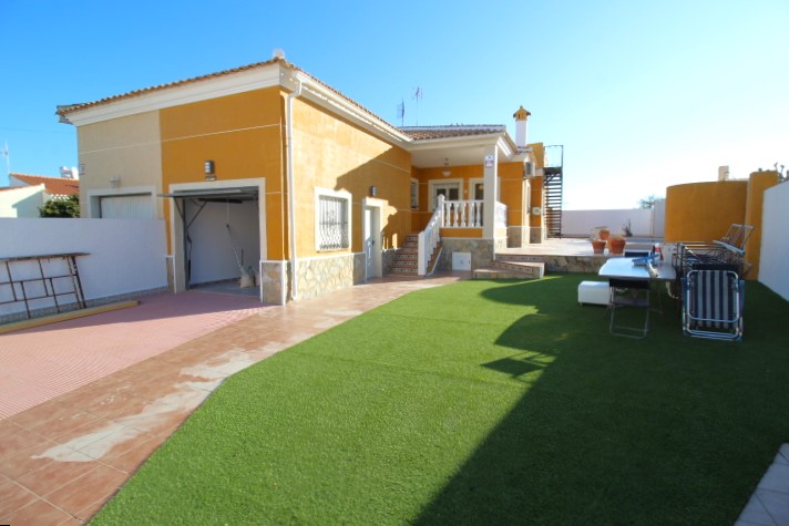 Villa te koop in El Chaparral (Torrevieja)