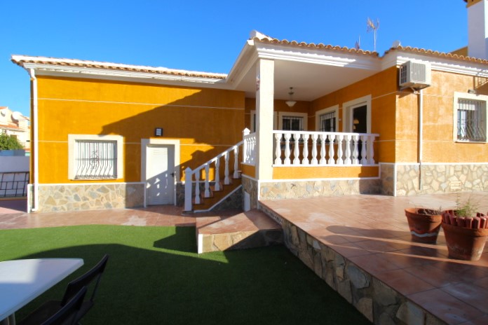 Doppelhaushälfte zu verkaufen in El Chaparral, Torrevieja