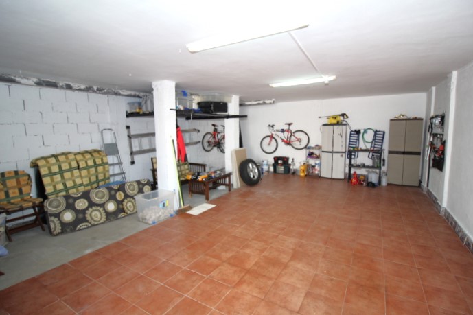 Detached villa with big garage for sale in El Galan