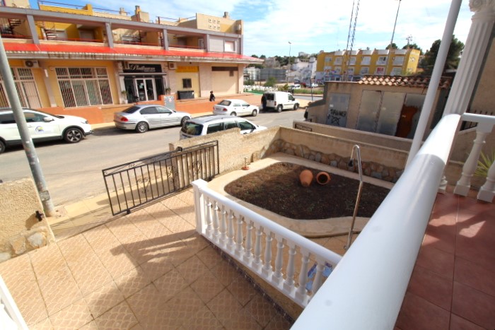 Freistehende Villa mit großer Garage in El Galan zu verkaufen
