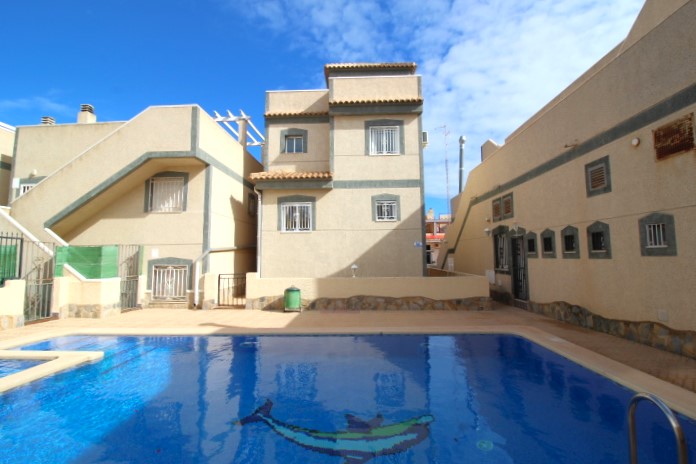 Detached villa with big garage for sale in El Galan