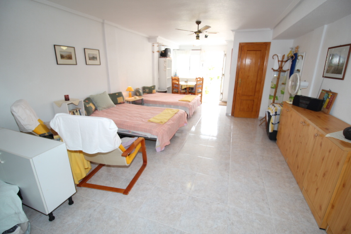 Sunny town-house located in the beautiful area of Villamartin