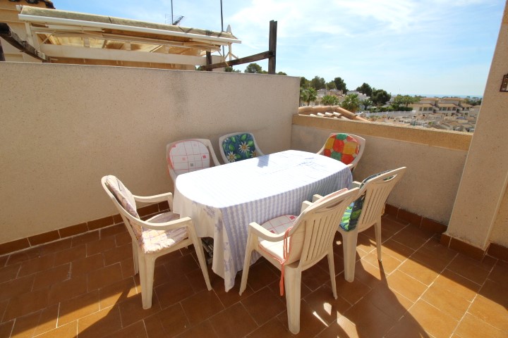 Sunny town-house located in the beautiful area of Villamartin