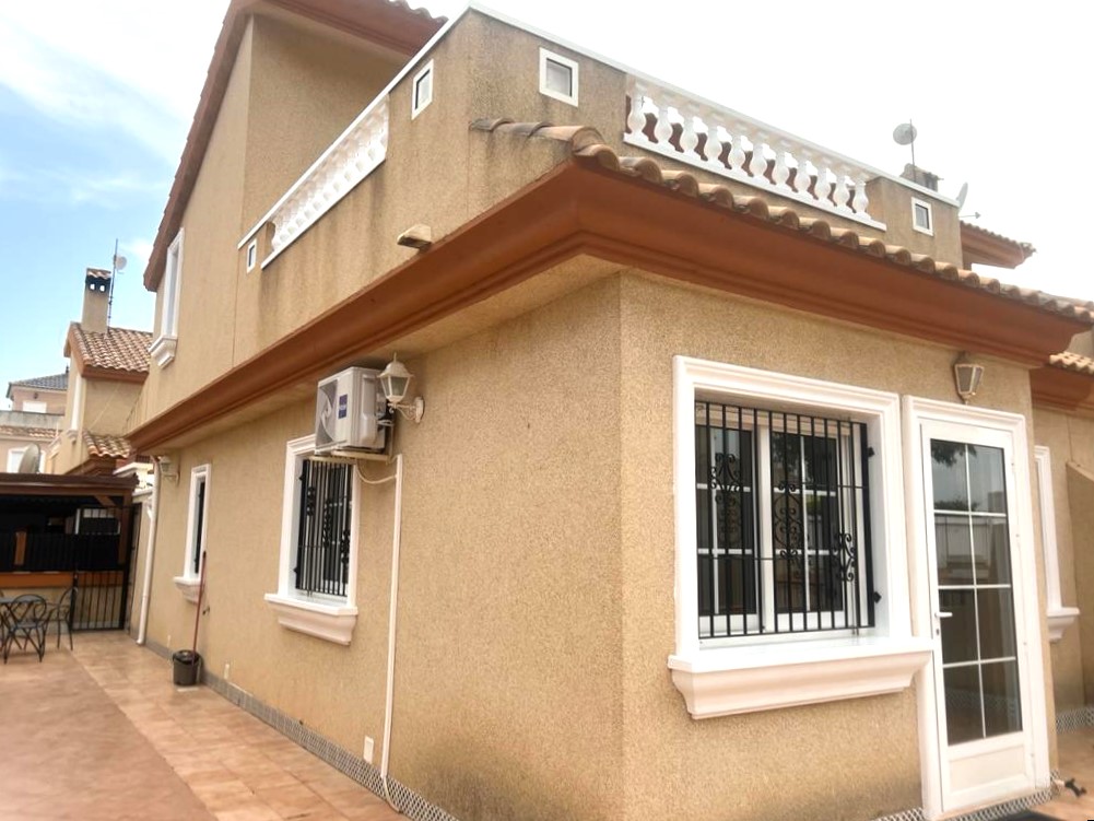 Semi detached villa within walking distance to the beach