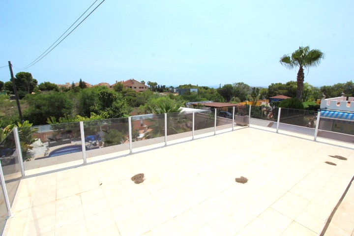 Modern villa in Lomas De Cabo Roig