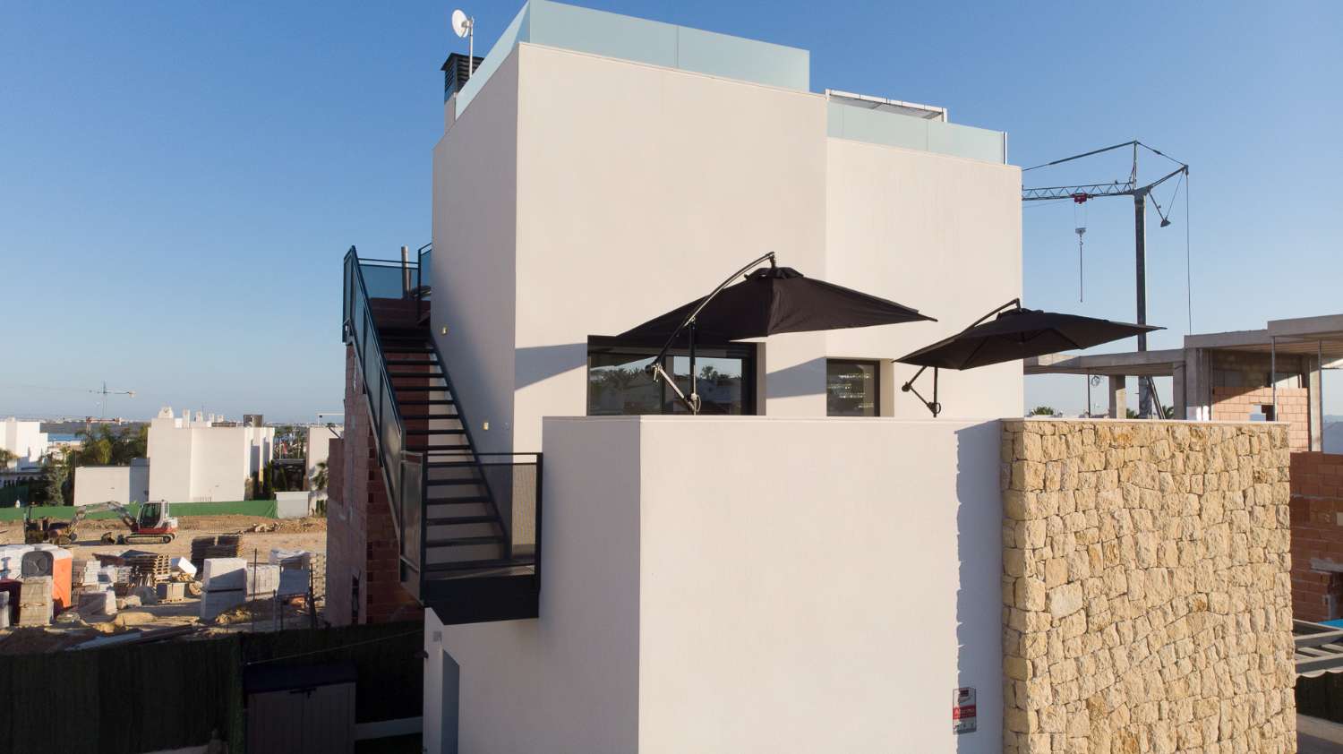 Zeitgenössische Villa zum Verkauf mit 4 Schlafzimmern und 3 Schlafzimmern in einer begehrten Lage in Ciudad Quesada