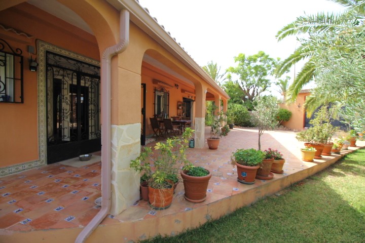 South facing villa in San Luis