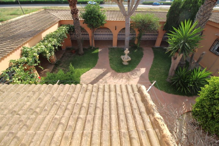 Villa till salu i La Siesta (Torrevieja)
