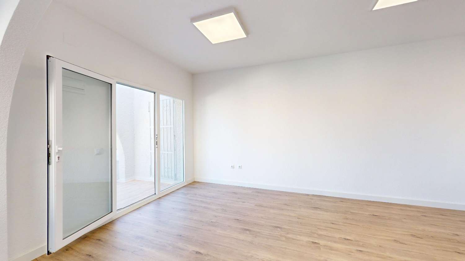 ¡Oportunidad exclusiva! Bungalow totalmente reformado en Blue Lagoon