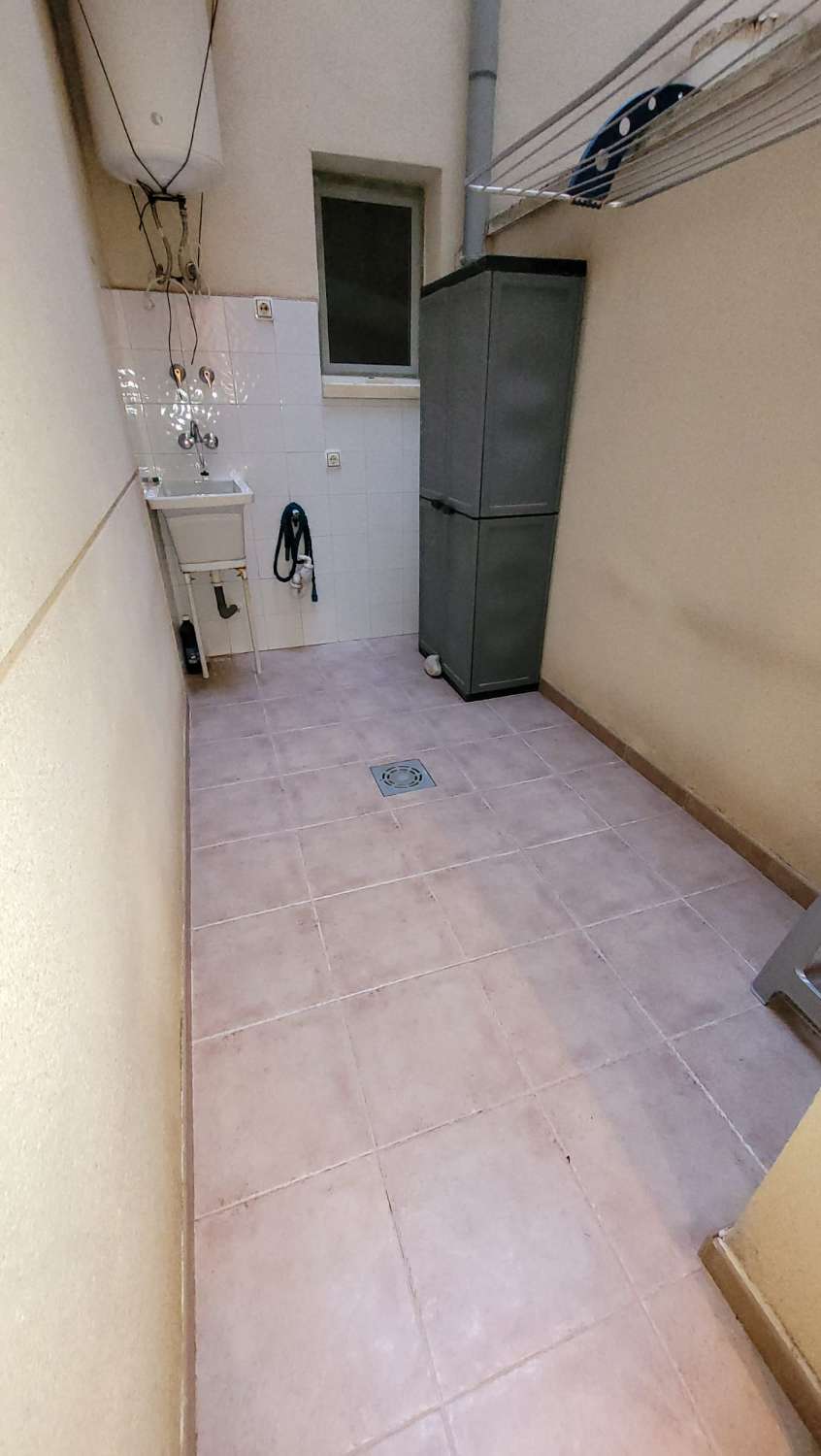 Appartement meublé au rez-de-chaussée avec 2 chambres