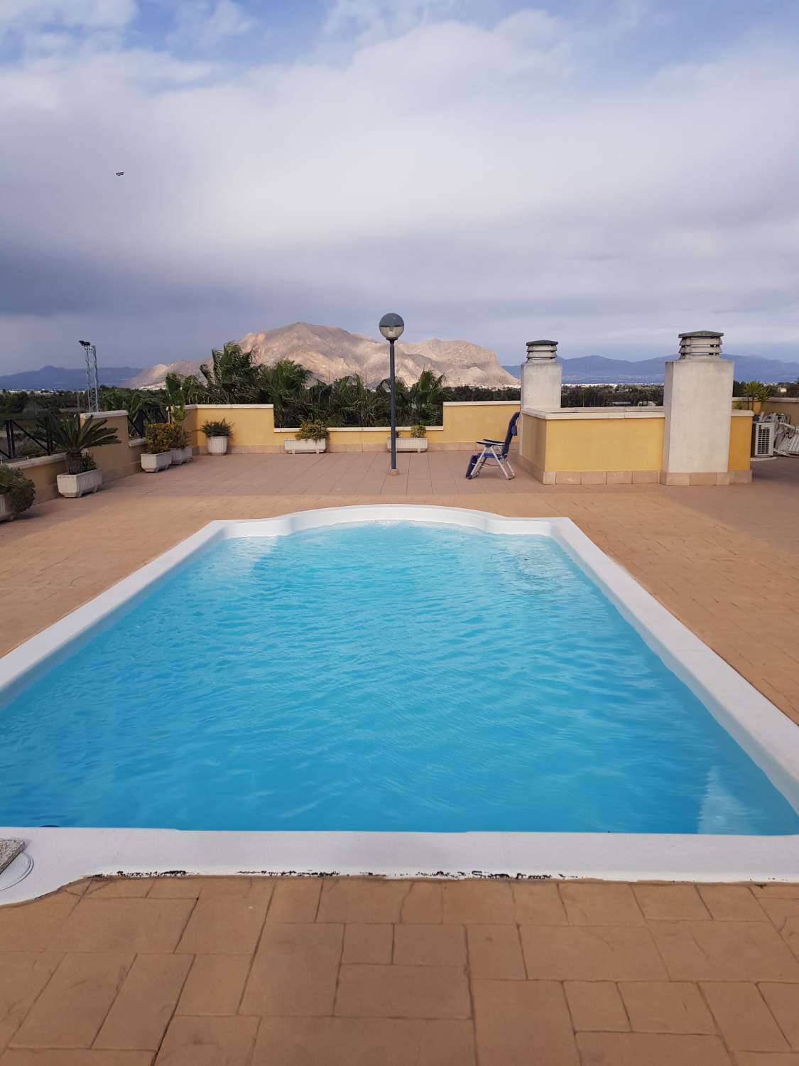 Appartement meublé au rez-de-chaussée avec 2 chambres