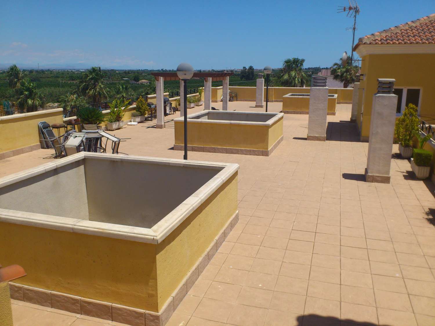 Appartement meublé au rez-de-chaussée avec 2 chambres