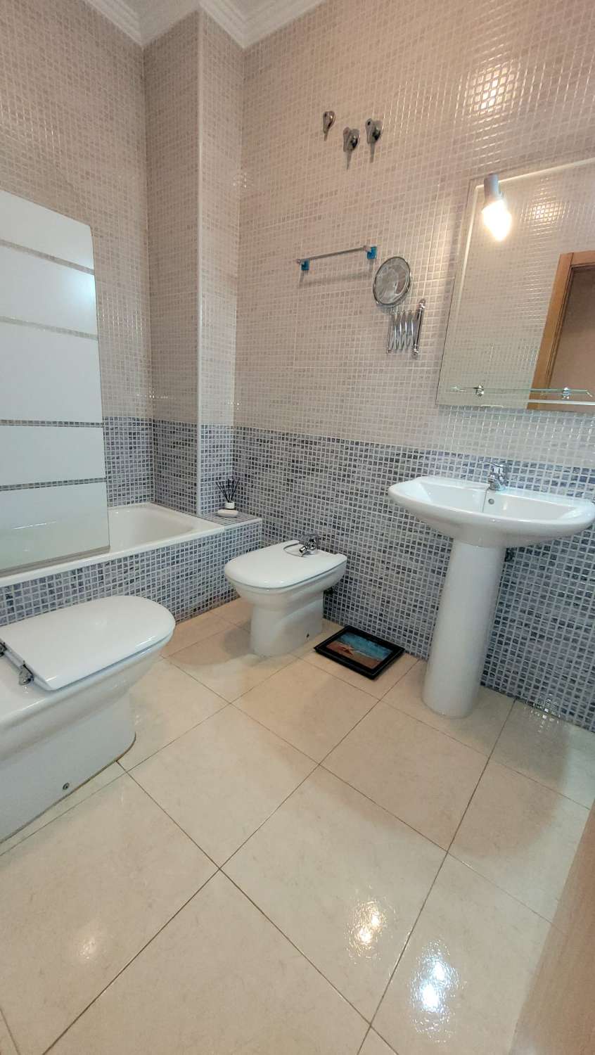 Appartement meublé au rez-de-chaussée avec 2 chambres