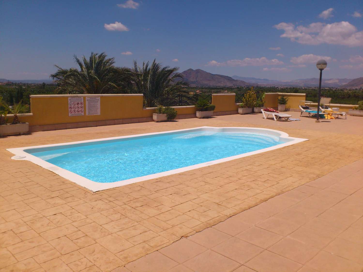 Appartement meublé au rez-de-chaussée avec 2 chambres