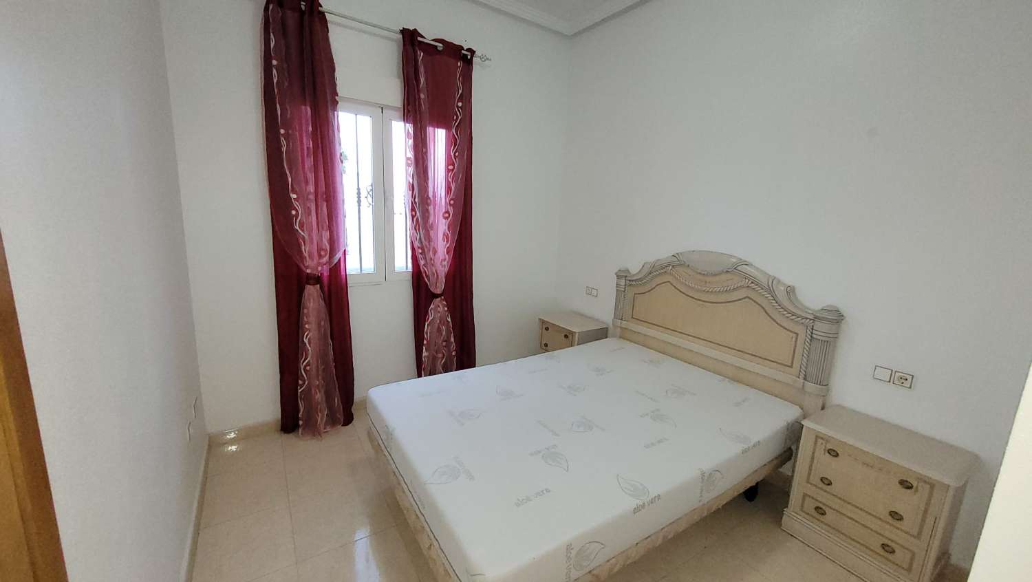 Appartement meublé au rez-de-chaussée avec 2 chambres