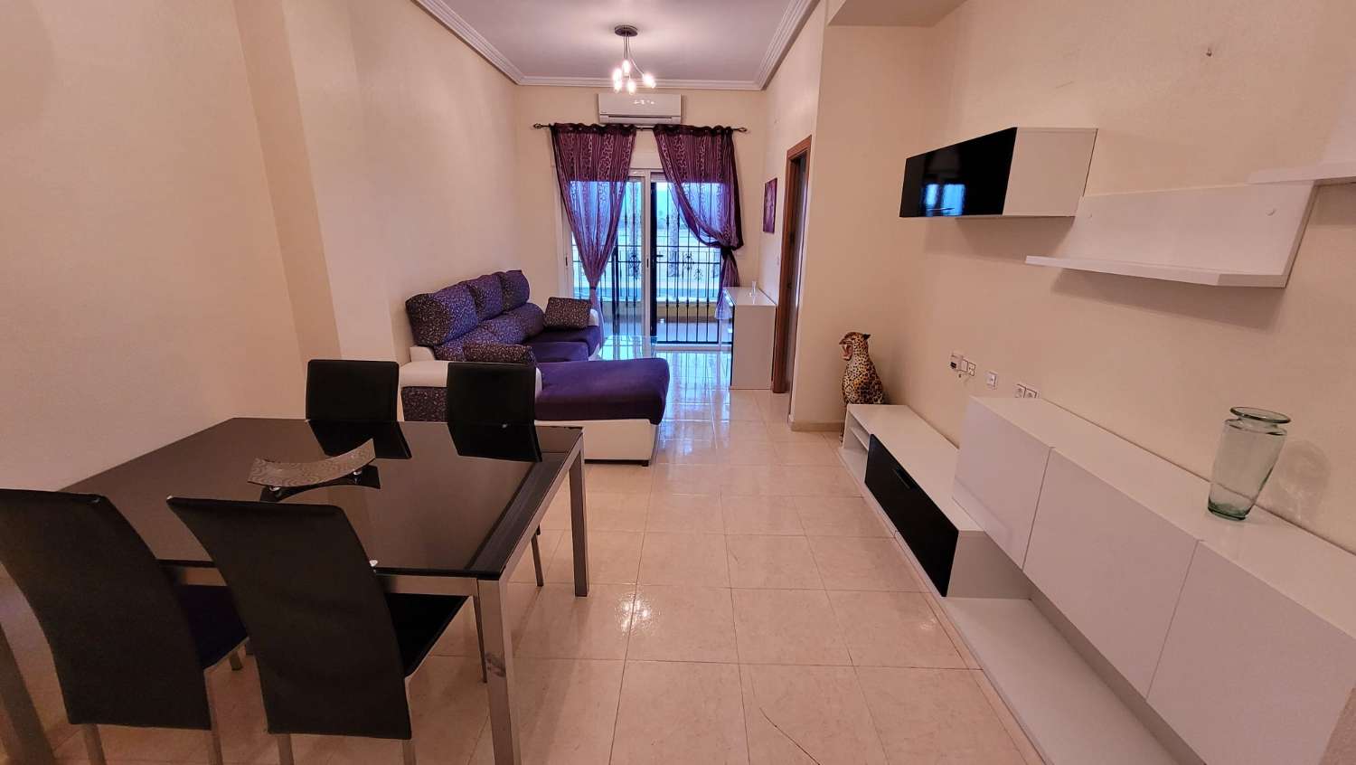 Appartement meublé au rez-de-chaussée avec 2 chambres