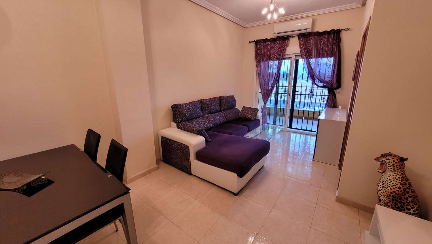 Appartement meublé au rez-de-chaussée avec 2 chambres