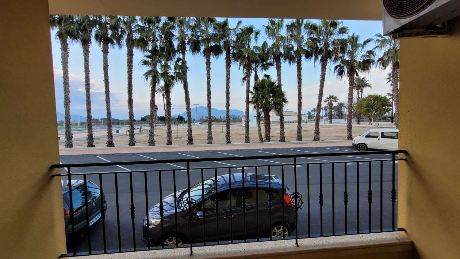 Appartement meublé au rez-de-chaussée avec 2 chambres