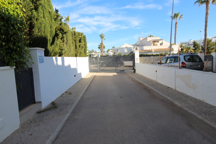 Exclusiva casa adosada en Lomas de Campoamor