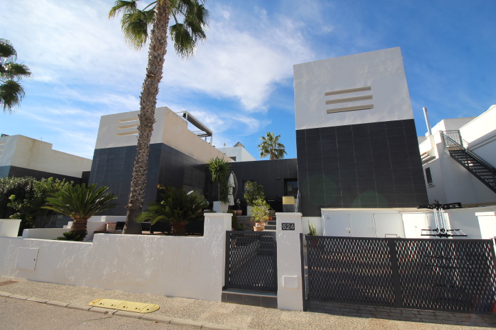 Exclusiva casa adosada en Lomas de Campoamor