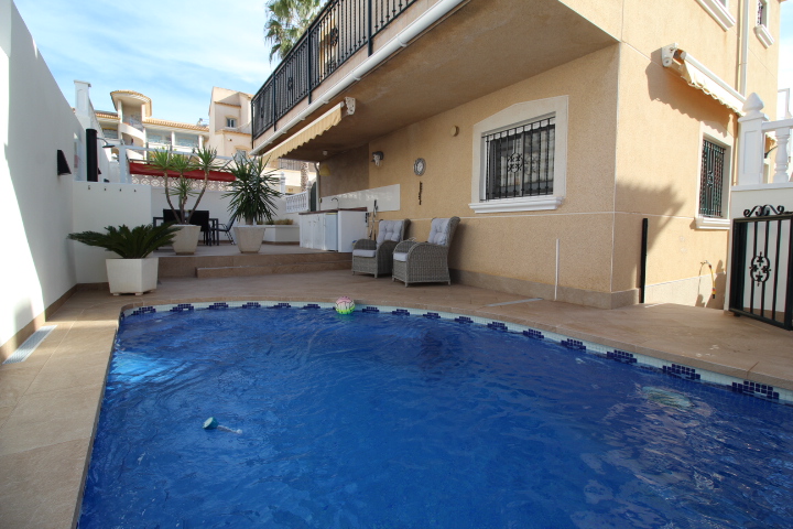 Villa individuelle avec licence touristique à Montegolf, Villamartín.