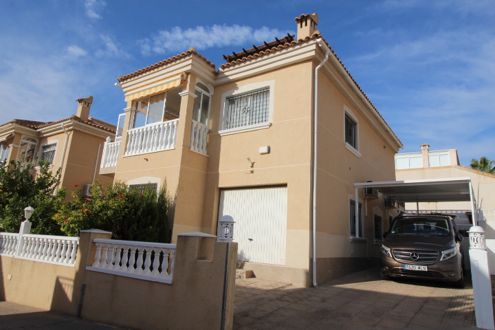 Villa individuelle avec licence touristique à Montegolf, Villamartín.