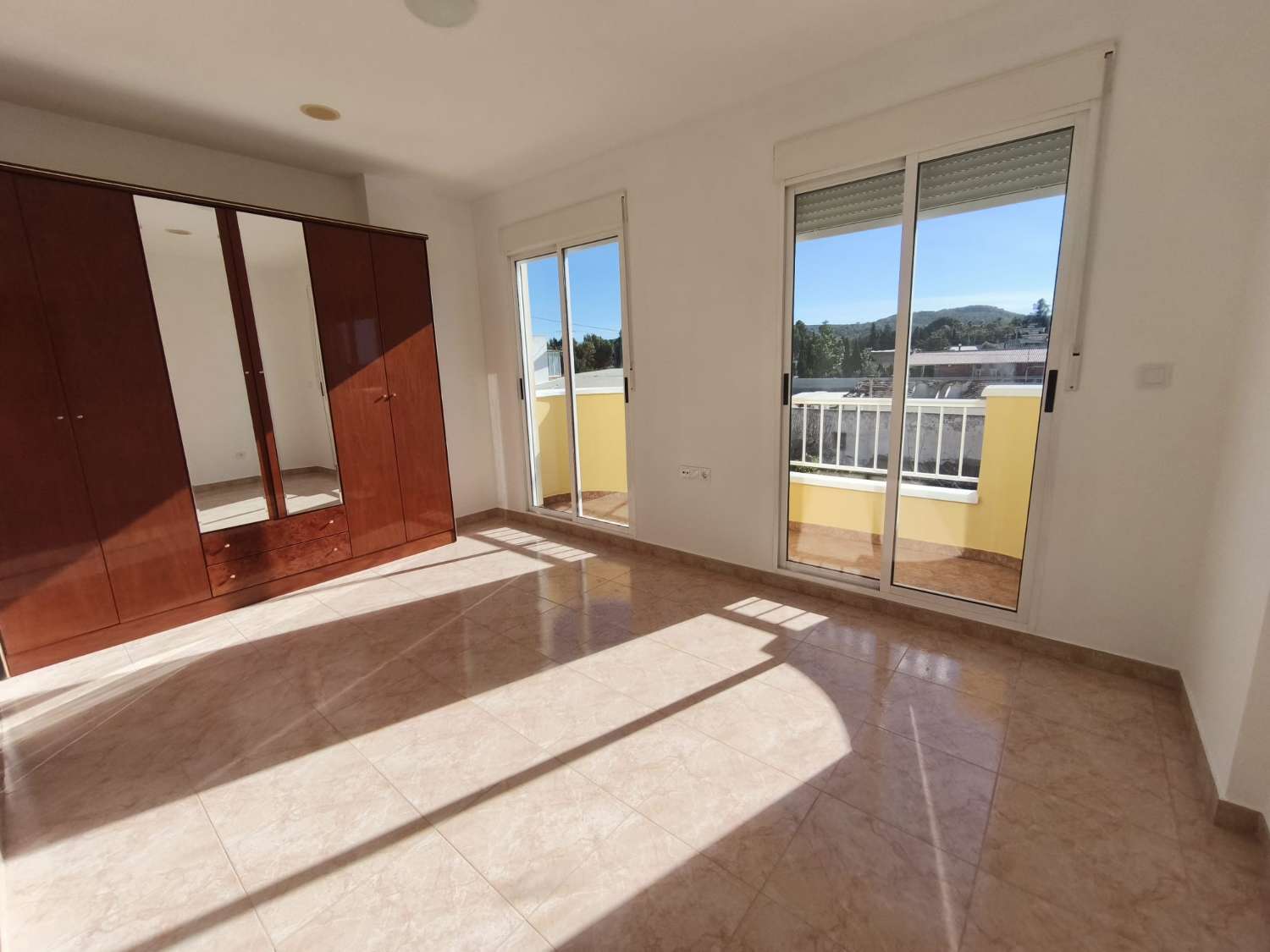 Beautiful three-storey bungalow located in Benejúzar
