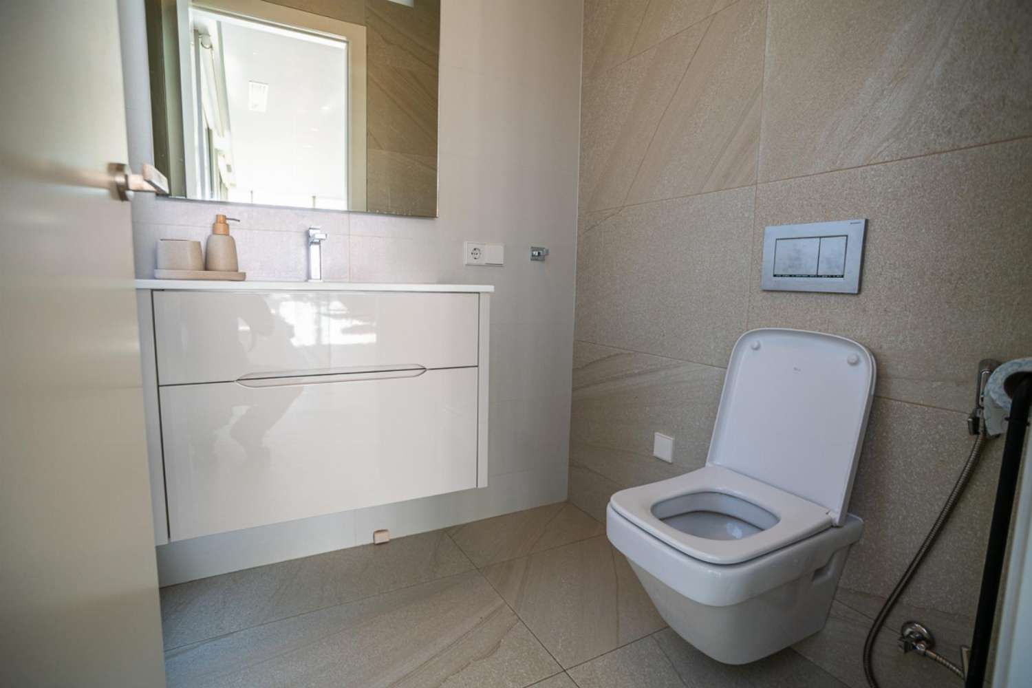 Exclusiva villa de lujo situada en el prestigioso club de golf Las Colinas Golf Country Club.