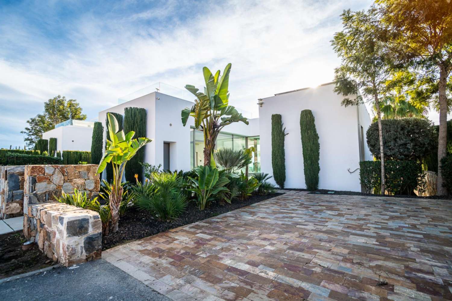 Exclusiva villa de lujo situada en el prestigioso club de golf Las Colinas Golf Country Club.