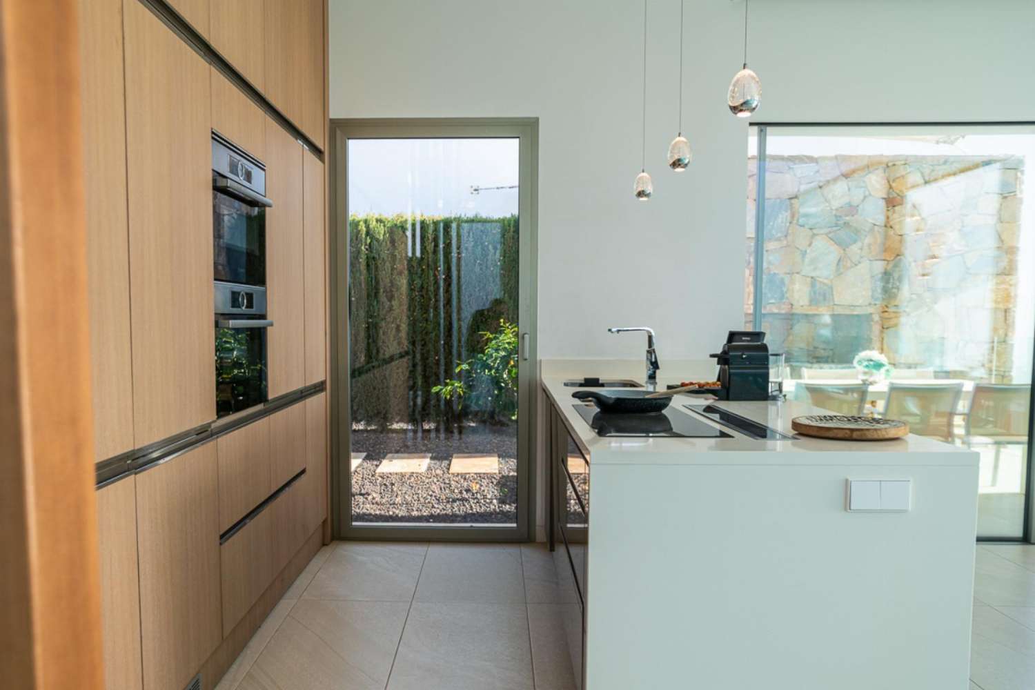 Exclusiva villa de lujo situada en el prestigioso club de golf Las Colinas Golf Country Club.