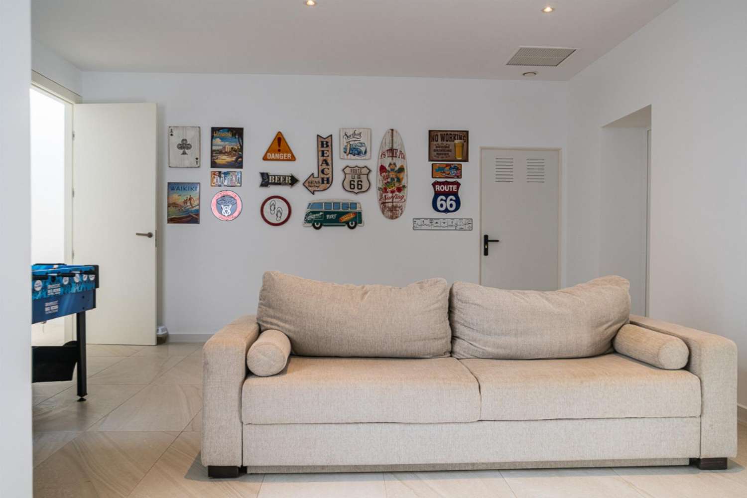 Exclusiva villa de lujo situada en el prestigioso club de golf Las Colinas Golf Country Club.