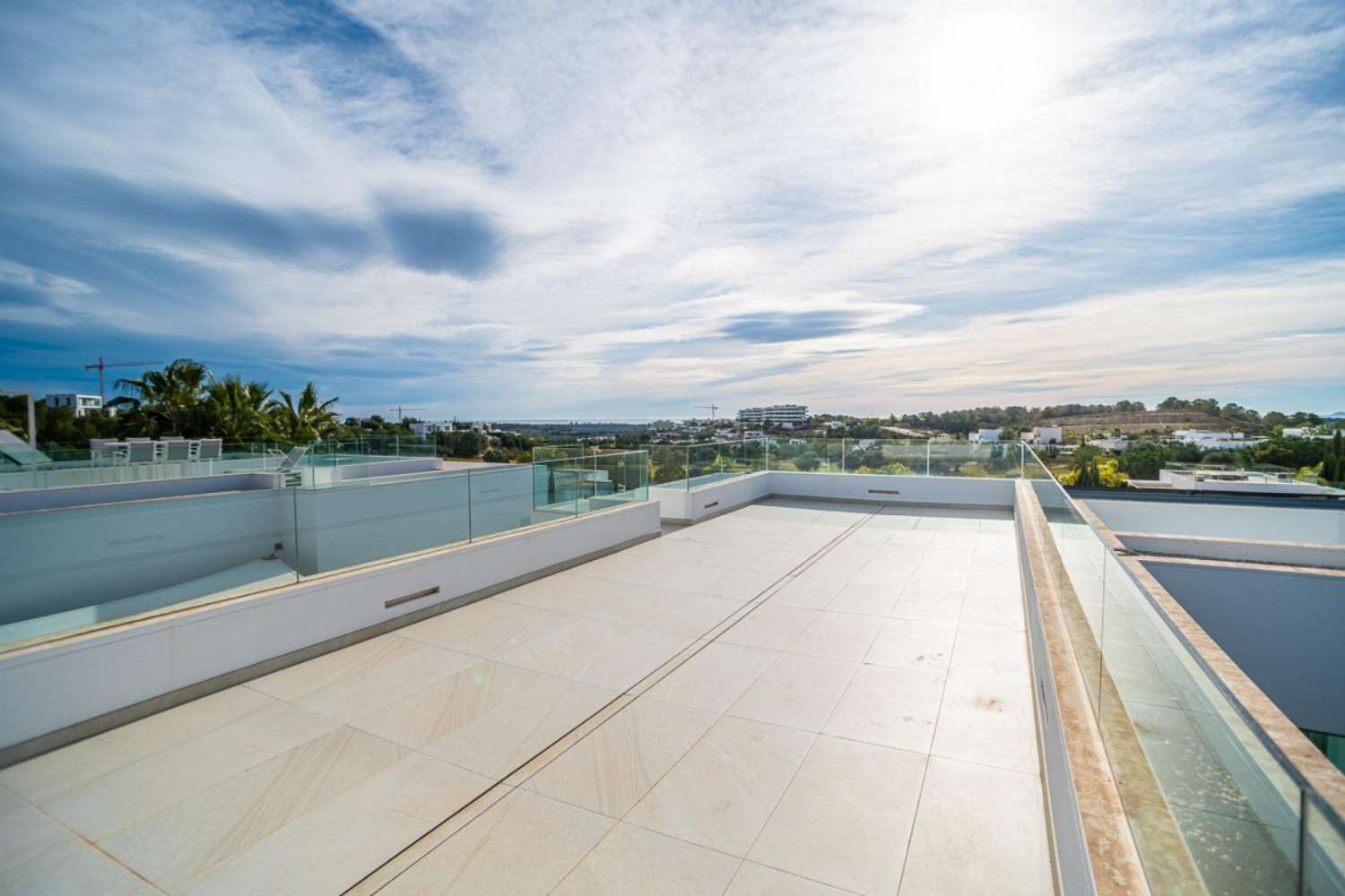 Exclusiva villa de lujo situada en el prestigioso club de golf Las Colinas Golf Country Club.