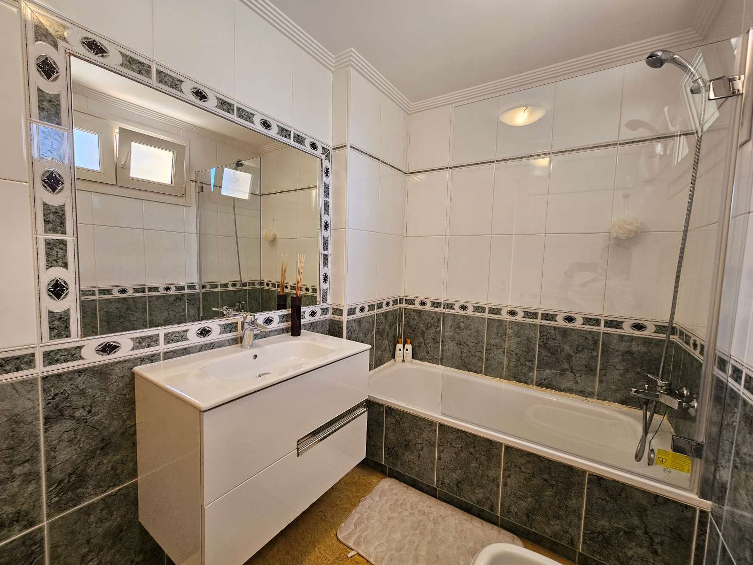 Duplex de 3 habitaciones en Cabo Roig, a 100 metros de la playa