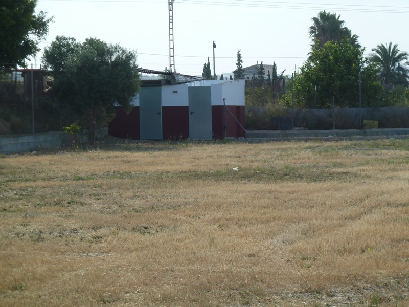 Finca rústica con gran parcela y 12 establos para caballos en San Miguel de Salinas