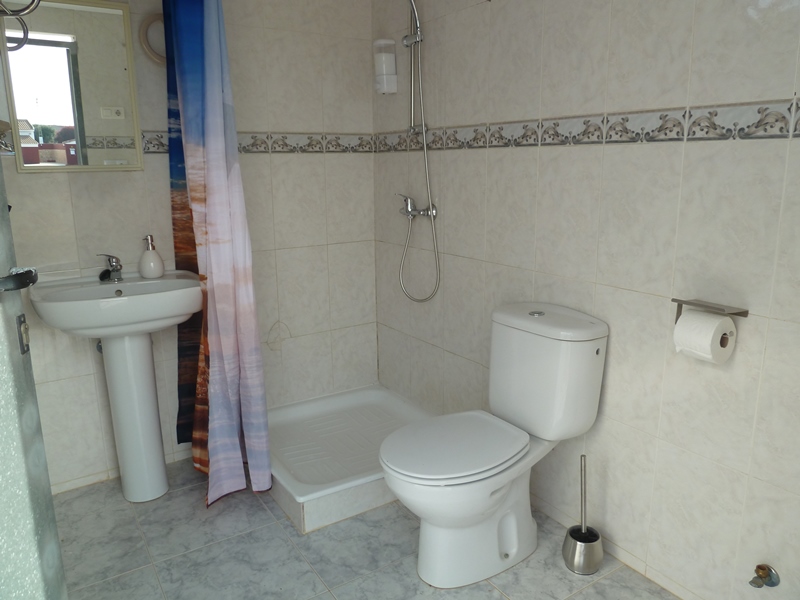 Finca rústica con gran parcela y 12 establos para caballos en San Miguel de Salinas