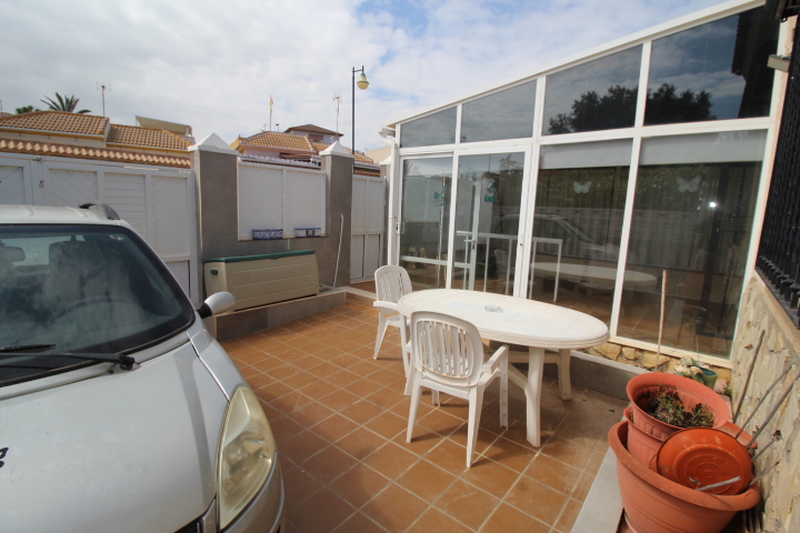 Villa en Villas-Marinas Torrevieja a 200 metros de la playa.