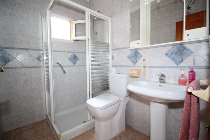 Villa en Villas-Marinas Torrevieja a 200 metros de la playa.