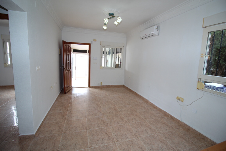 Villa en Villas-Marinas Torrevieja a 200 metros de la playa.