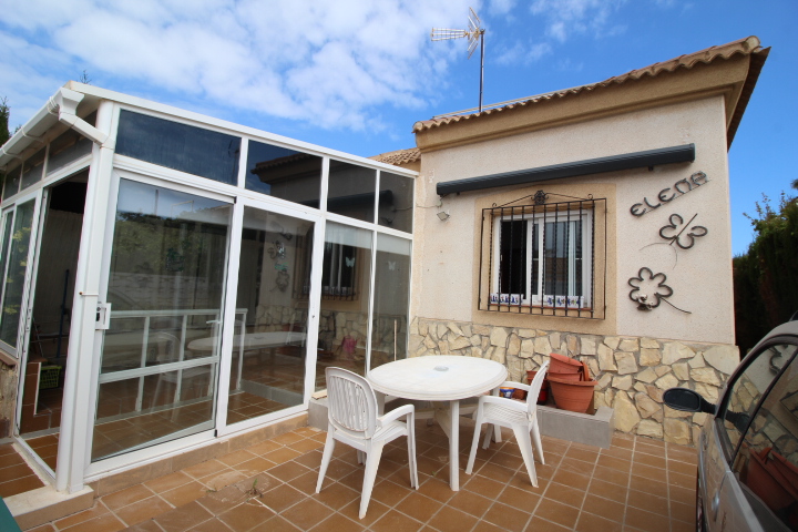 Villa en Villas-Marinas Torrevieja a 200 metros de la playa.