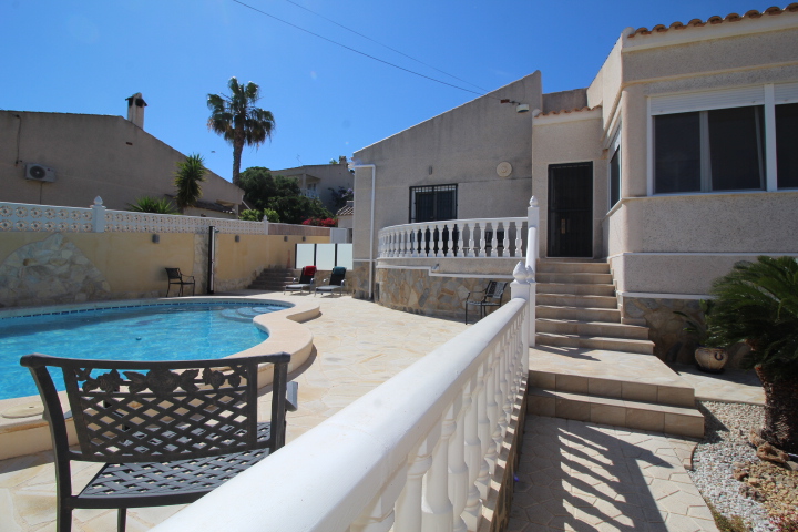 Chalet independiente con piscina privada en Ciudad de las Comunicaciones