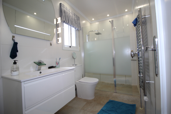 Chalet independiente con piscina privada en Ciudad de las Comunicaciones