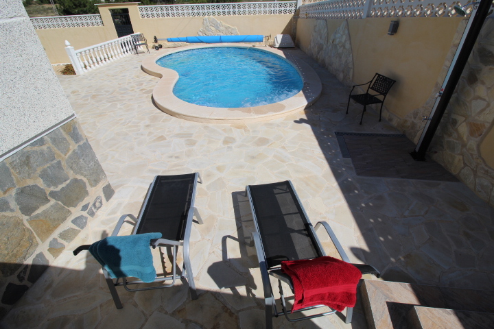 Chalet independiente con piscina privada en Ciudad de las Comunicaciones