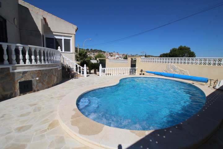 Chalet independiente con piscina privada en Ciudad de las Comunicaciones