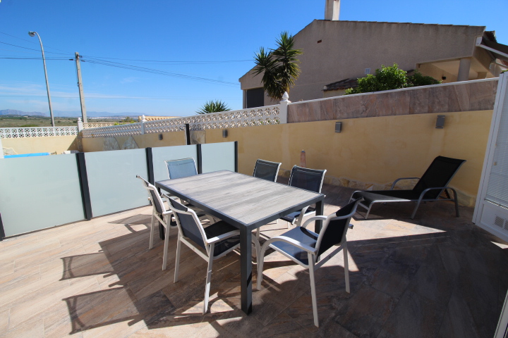 Chalet independiente con piscina privada en Ciudad de las Comunicaciones