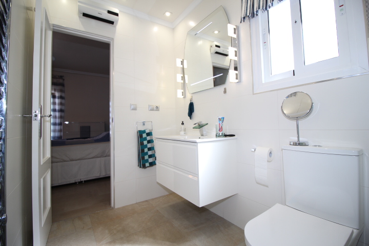 Chalet independiente con piscina privada en Ciudad de las Comunicaciones