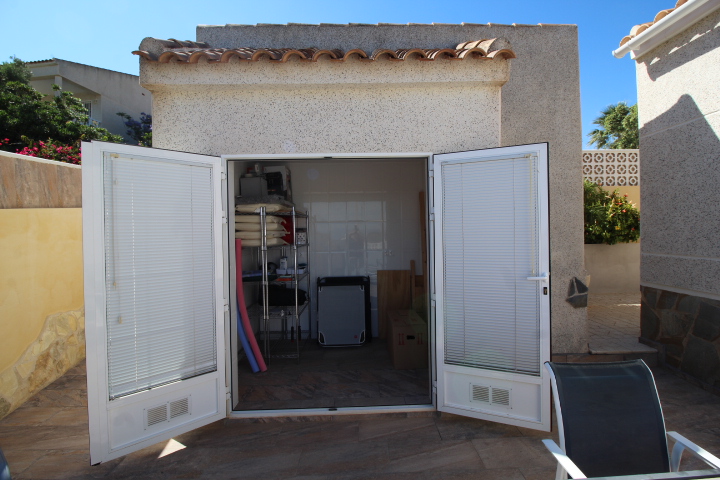 Chalet independiente con piscina privada en Ciudad de las Comunicaciones