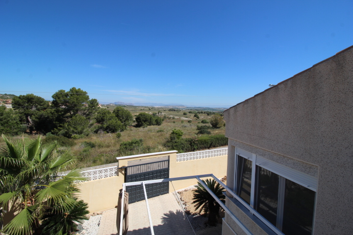 Chalet independiente con piscina privada en Ciudad de las Comunicaciones