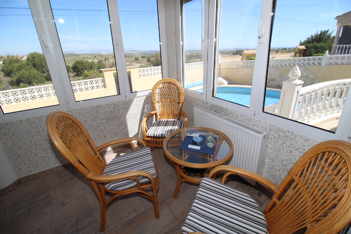 Chalet independiente con piscina privada en Ciudad de las Comunicaciones
